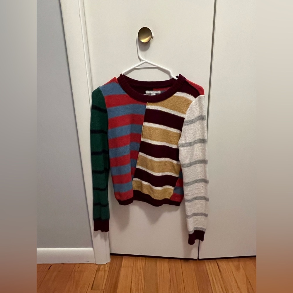 AMERICAN EAGLE CROPPED SWEATER SIZE XS/S. LIGHTLY WORN AND LIKE NEW.